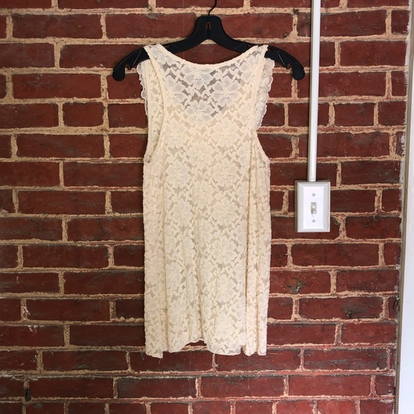 Lace Top🥂 - Picture 2 of 4